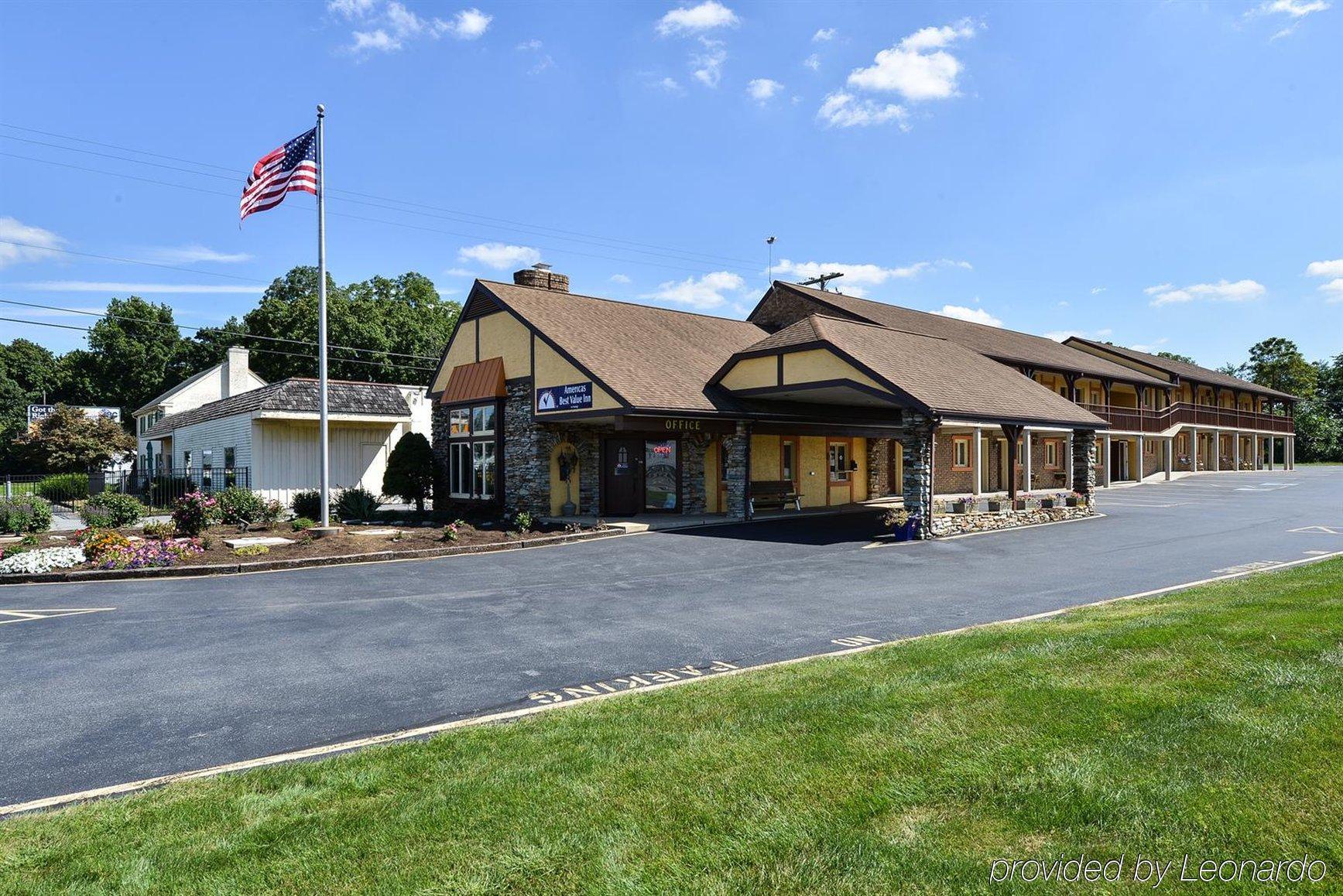 Soudersburg Inn & Suites Lancaster Ронкс Екстер'єр фото