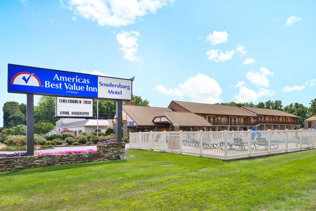 Soudersburg Inn & Suites Lancaster Ронкс Екстер'єр фото