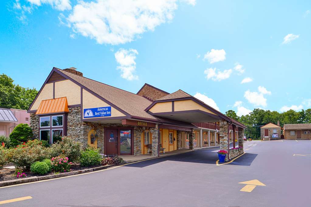 Soudersburg Inn & Suites Lancaster Ронкс Екстер'єр фото