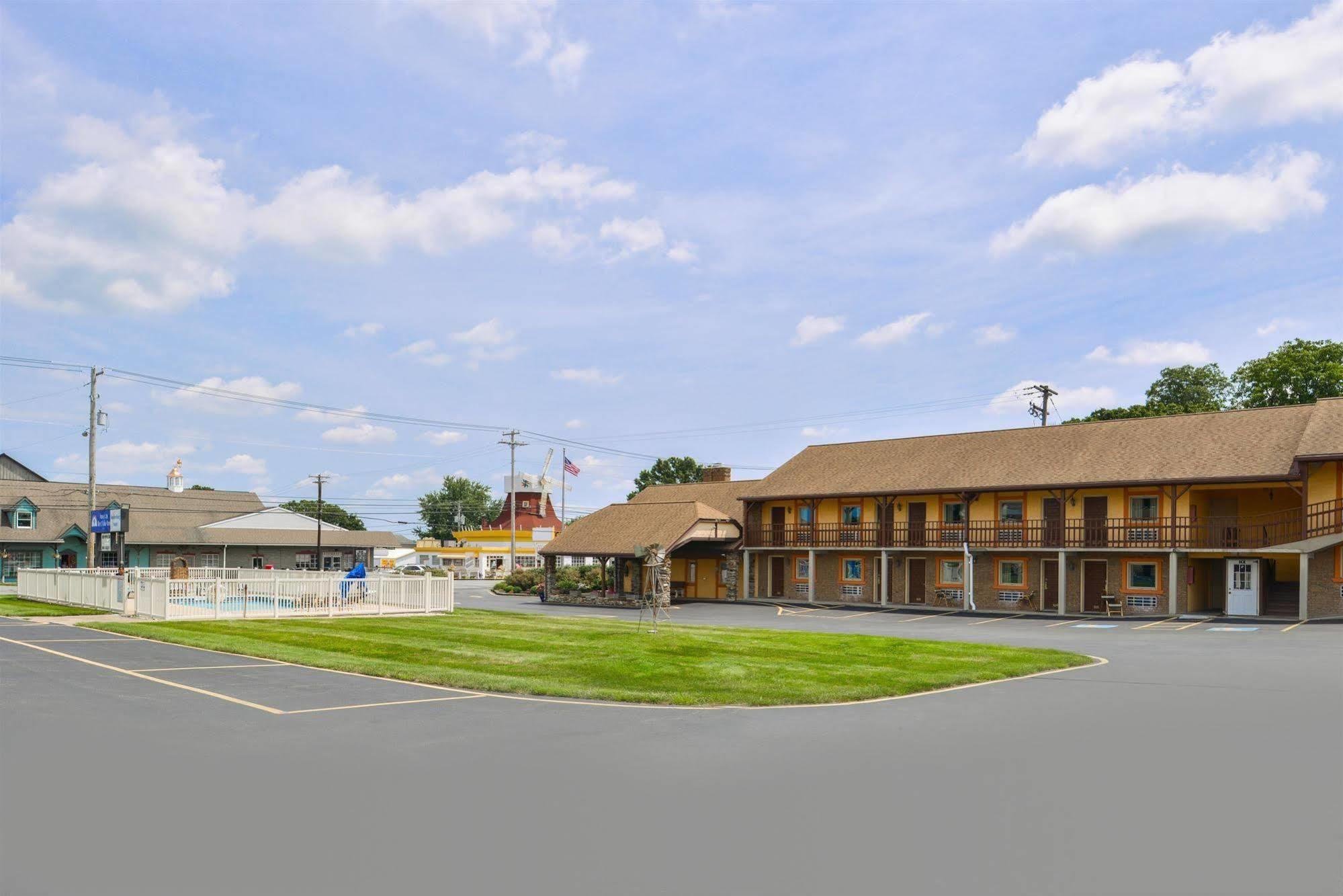 Soudersburg Inn & Suites Lancaster Ронкс Екстер'єр фото
