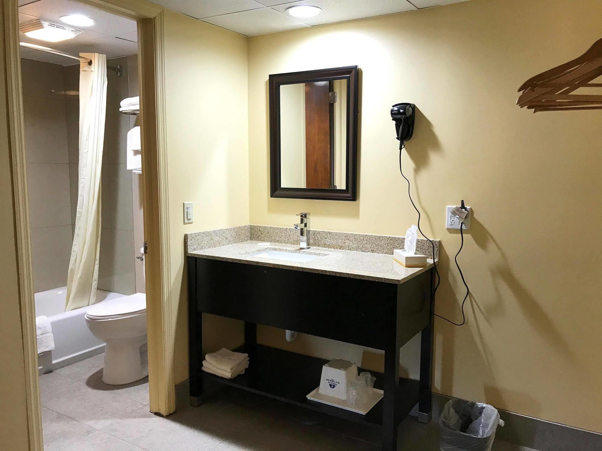 Soudersburg Inn & Suites Lancaster Ронкс Екстер'єр фото