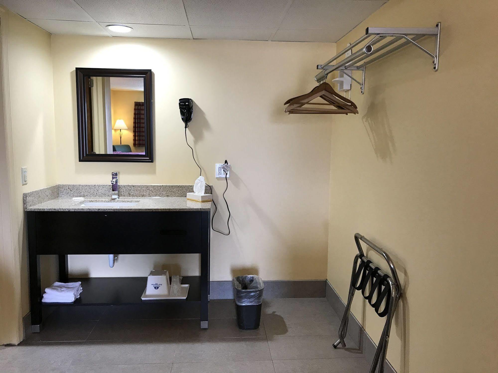 Soudersburg Inn & Suites Lancaster Ронкс Екстер'єр фото
